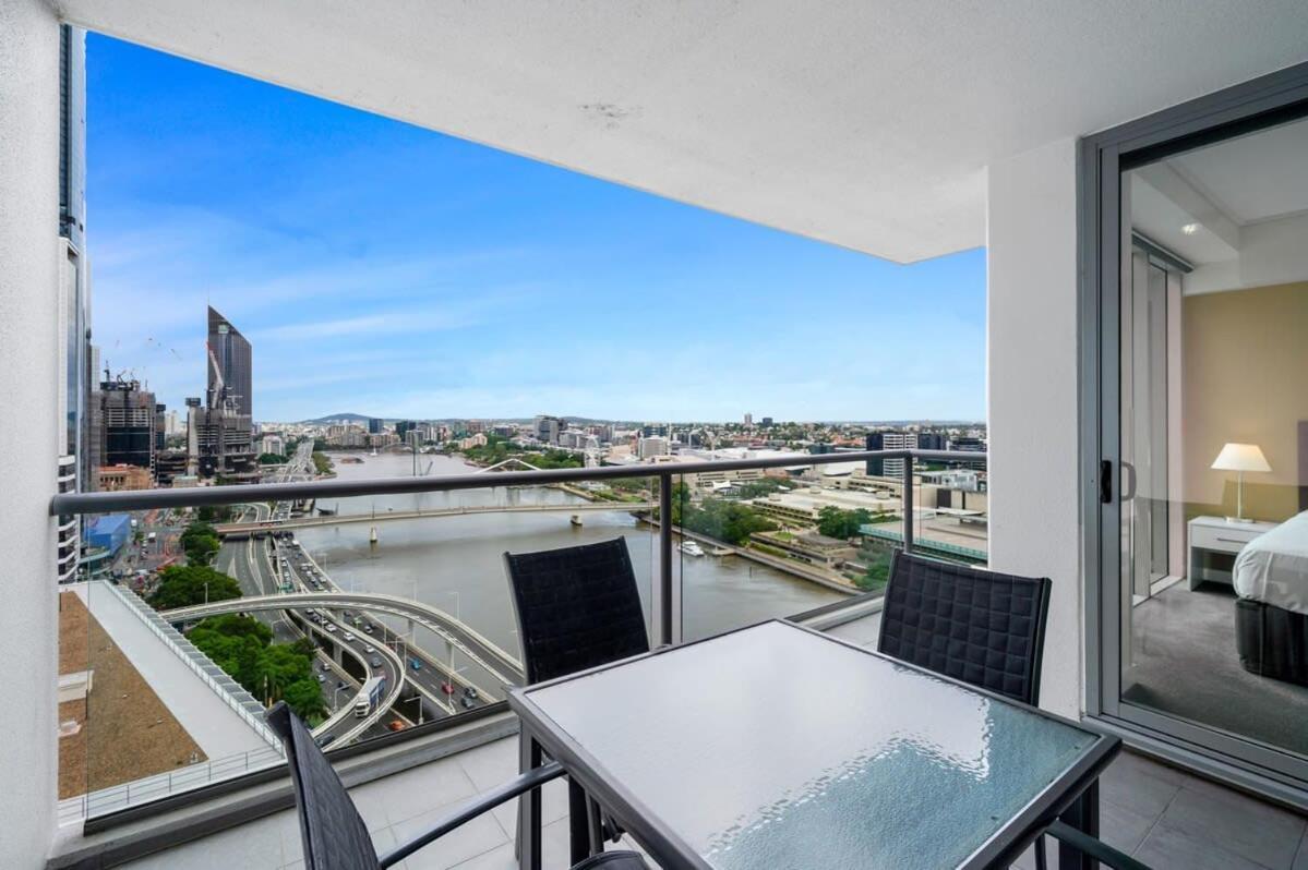 City Living - Brisbane River-View 2 Bedroom Apt ภายนอก รูปภาพ