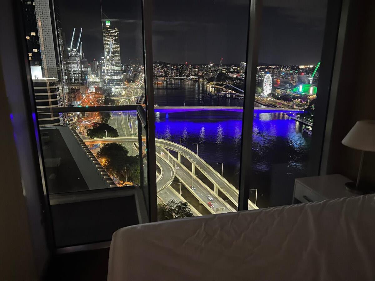 City Living - Brisbane River-View 2 Bedroom Apt ภายนอก รูปภาพ